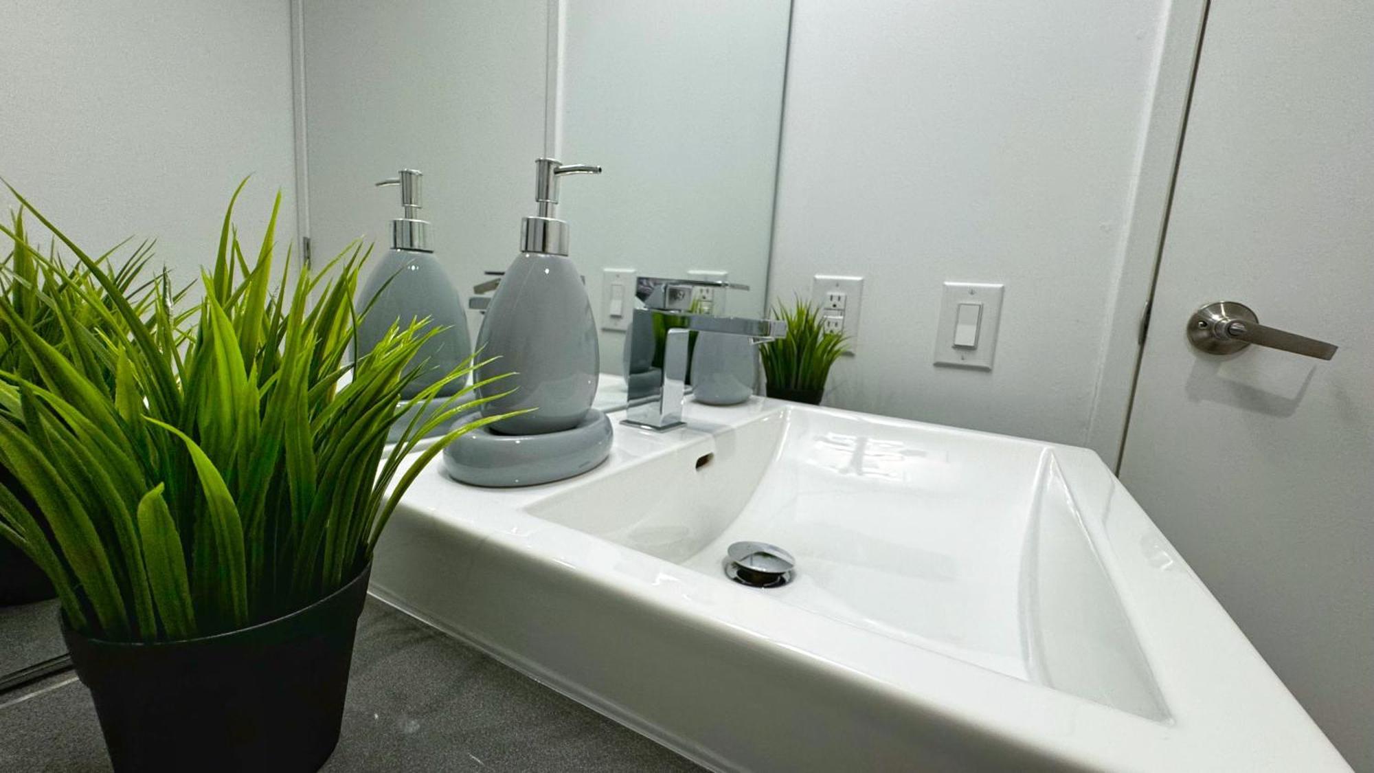 Cozy 1Br Apt - Downtown ウィニペグ エクステリア 写真